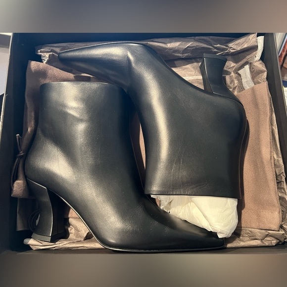S41. NWT Bottega Veneta Cloud Leather Ankle Boots Black Size 40/9-9.5 - Picture 6 of 10
